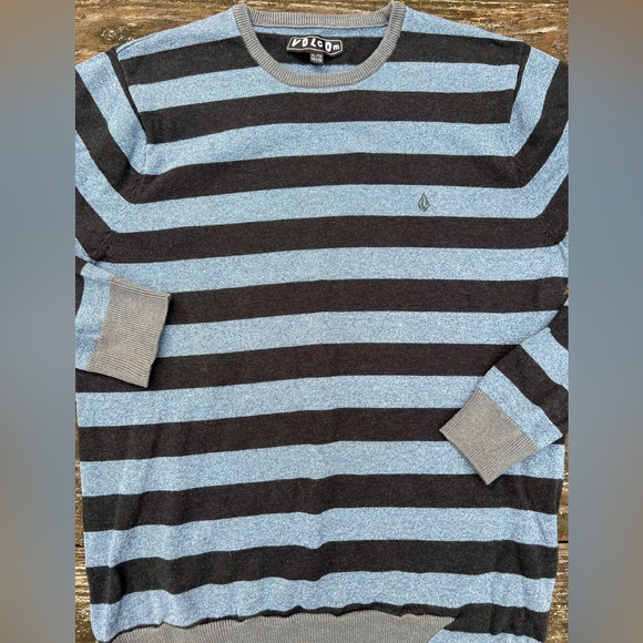 Mens XL light blue & grey striped Volcom sweater - Picture 1 of 4